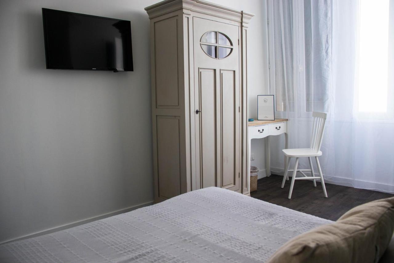 Hotel Restaurant L'Atelier Des Cousins Châtelaillon-Plage Eksteriør billede